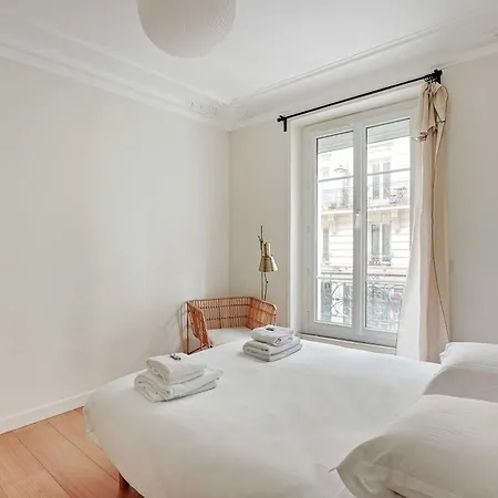 Authentic - 3br-8p - Clignancourt Apartment *