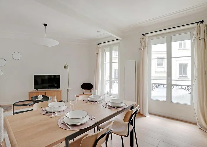 Authentic - 3br-8p - Clignancourt Apartment *