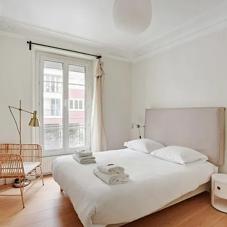 Authentic - 3br-8p - Clignancourt