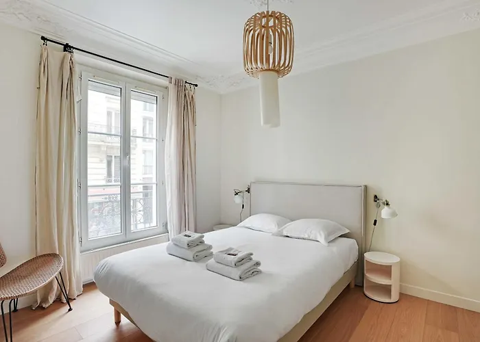 Authentic - 3br-8p - Clignancourt Apartment