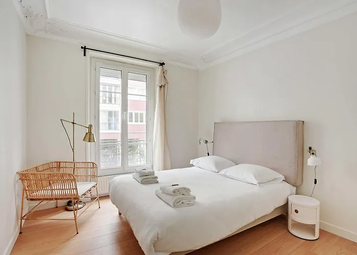 Authentic - 3br-8p - Clignancourt